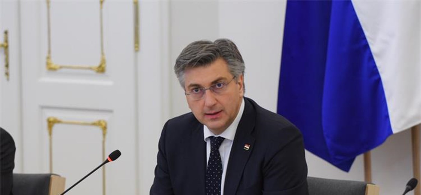 Hrvatska je visoko eurizirana - većina kredita i depozita u eurima, najveći dio robnog izvoza sa zemljama europodručja